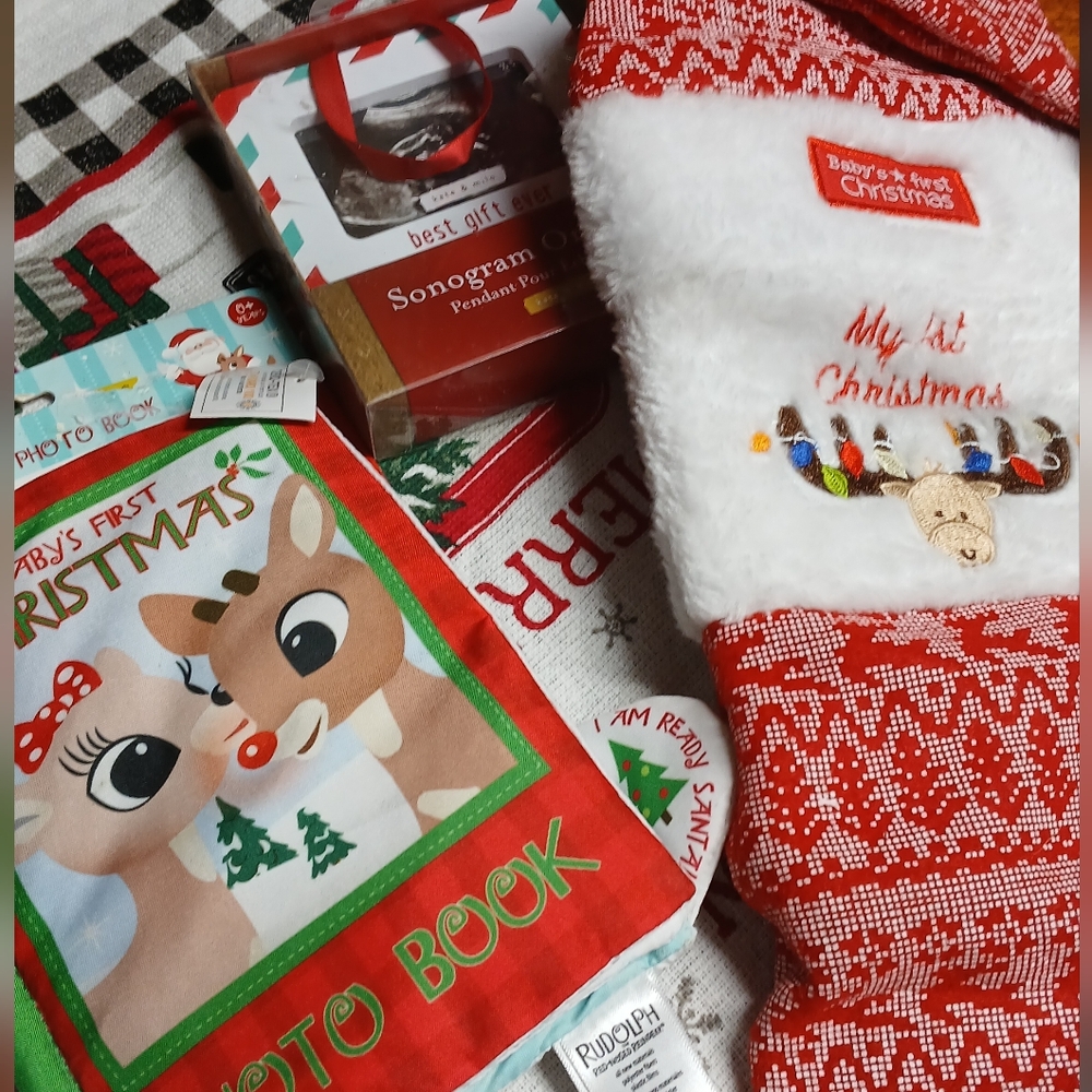 Baby's First Christmas Set - Picture 3 of 7